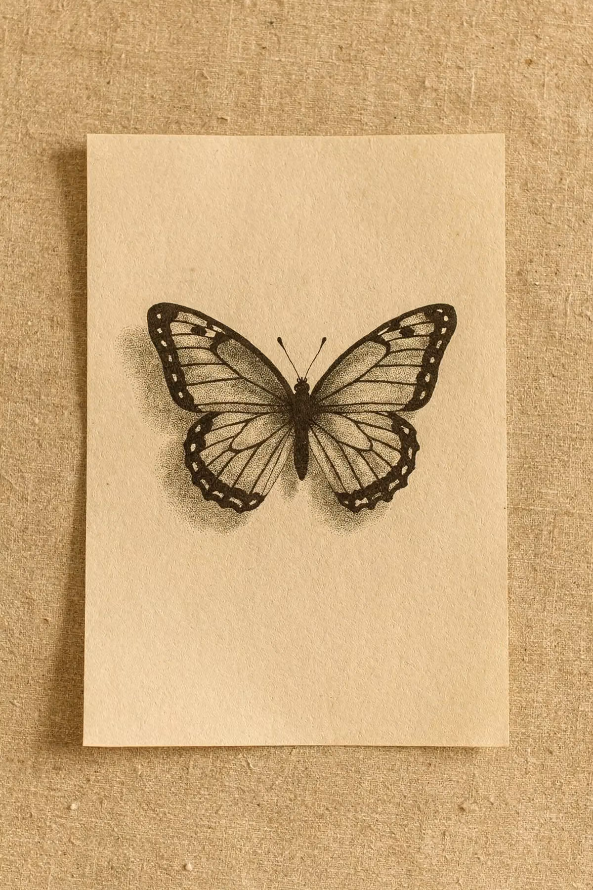 Schmetterling Tattoo Vorlage mit gepunkteter Schattierung und aufgedrucktem Schlagschatten